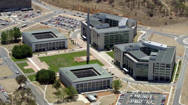 sig--russeloffices-2340.jpg