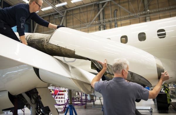 saab2000-technicians_2340x1316.jpg