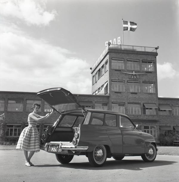 De auto 's Saabs kleine groene auto een klassieker in zweden' s welfare state