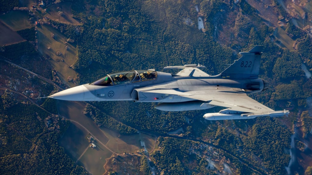 Gripen con cápsula de bloqueo de ataque electrónico