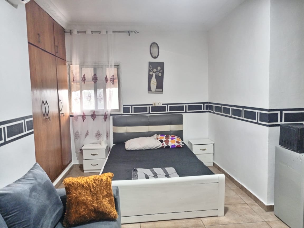 Studio meublé Meublé disponible à Angre  Aghien 