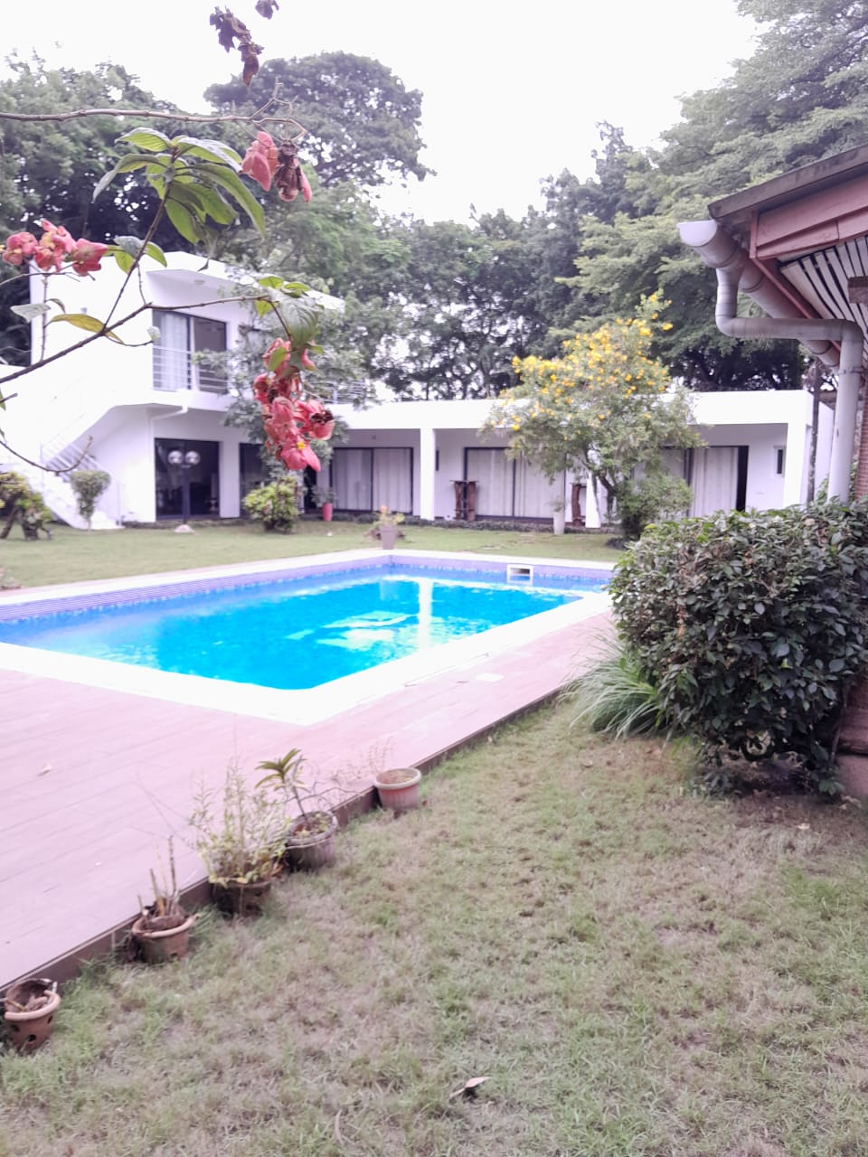 Villa 10 pièces Port-bouet rond point Akwaba
