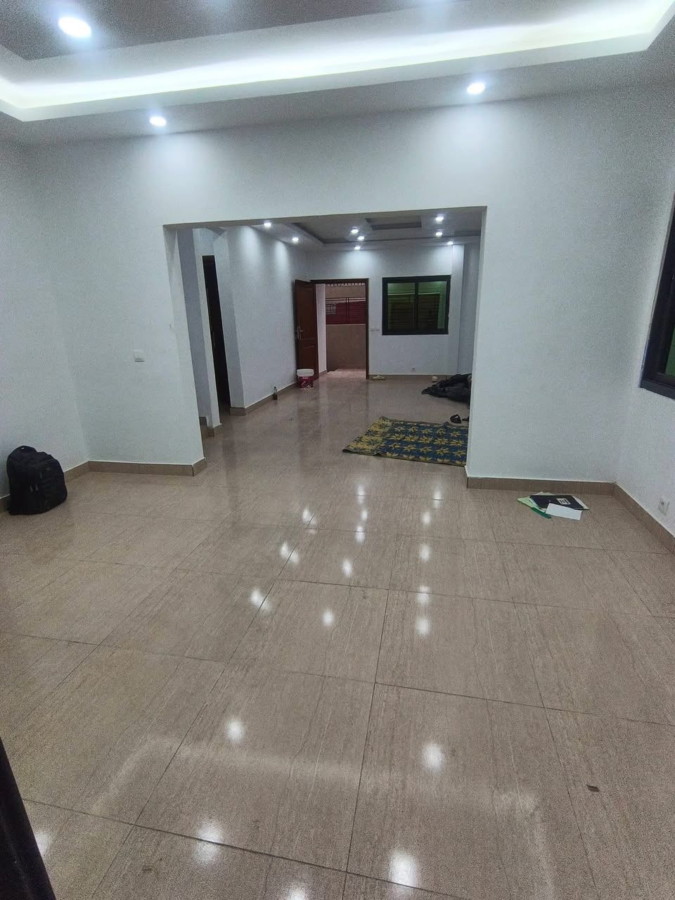 Appartement — Abidjan (à compléter)