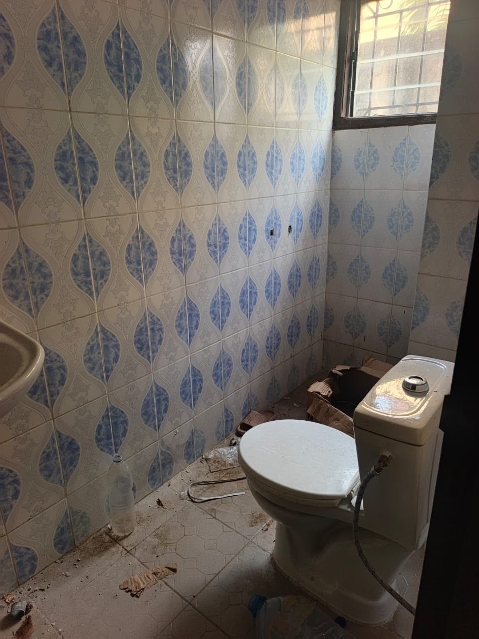 Appartement — Abidjan (à compléter)