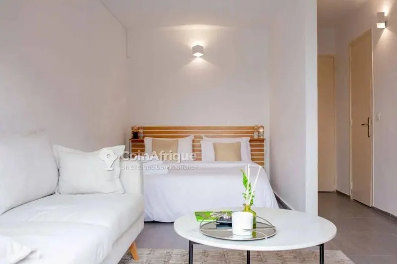 Location appartement studio meublé de standing - Cocody danga