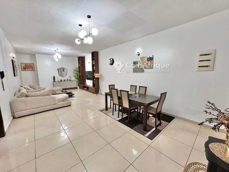 Location appartements 7 pièces à Cocody