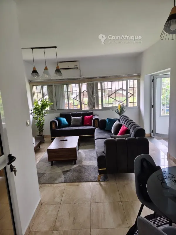 Location à la riviera golf dans les tours un appartement de 3 pièces au rez-de-chaussée entièrement meublé disponible pour les longs