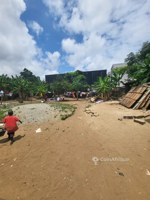 Terrain 750m² - Cocody