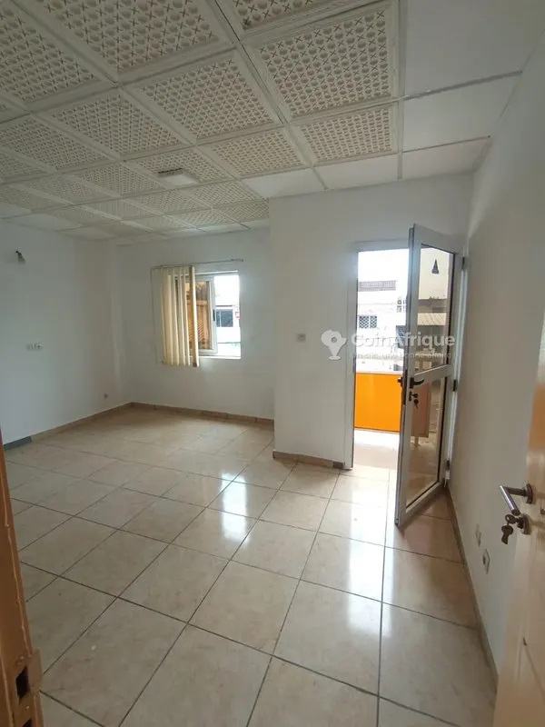 Location appartement 2 pièces - Cocody riviera bonoumin