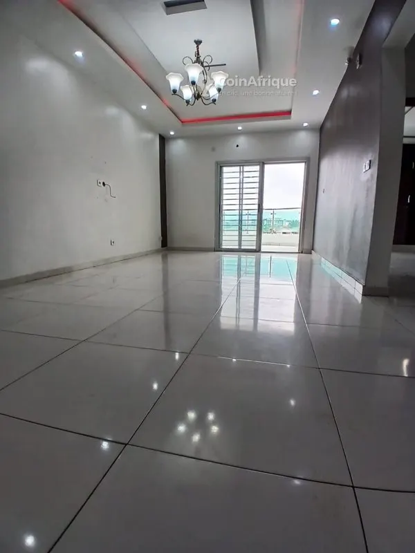 Location appartement 3 pièces à Cocody Angré Nouveau Chu