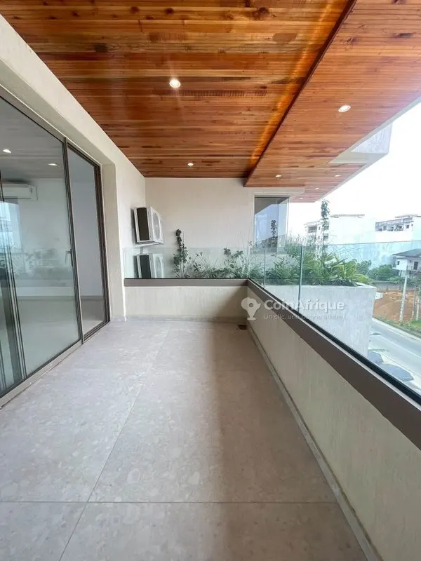 Location appartements ou bureaux 5 pièces - cocody riviera 4 m'badon