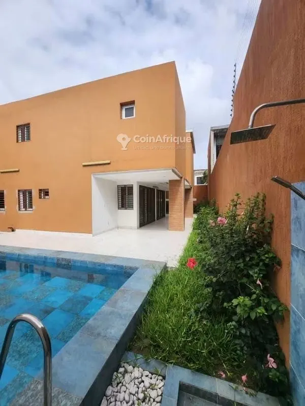 Location villas 5 pièces - Cocody riviera 3
