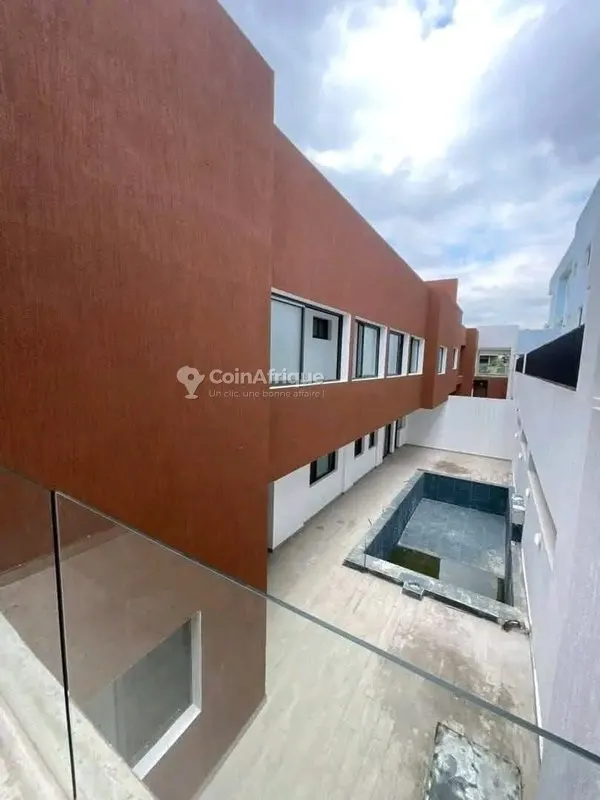 Location villa duplex 4 pièces - Cocody angré 8ème tranche