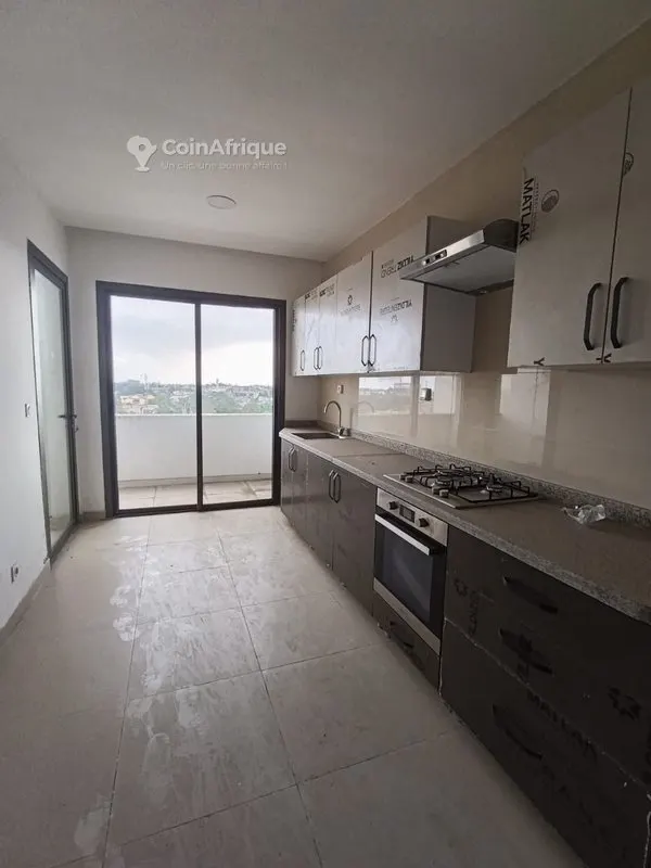 Location appartement 4 pièces haut standing au 2 Plateaux Adjin non loin de Auchan