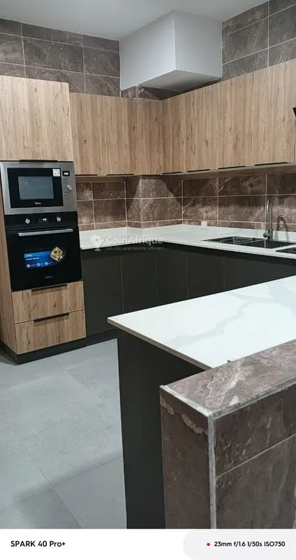 Location appartement à Cocody angré 9ᵉ tranche derrière le rond point cnps à 2 min de l'école fred et poppée