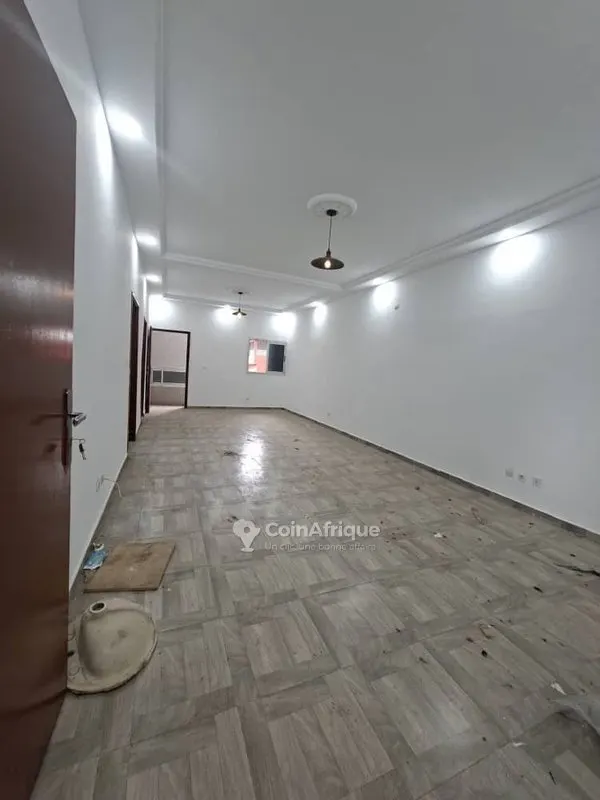 Location appartement 3 pièces haut standing à Cocody faya cité sir