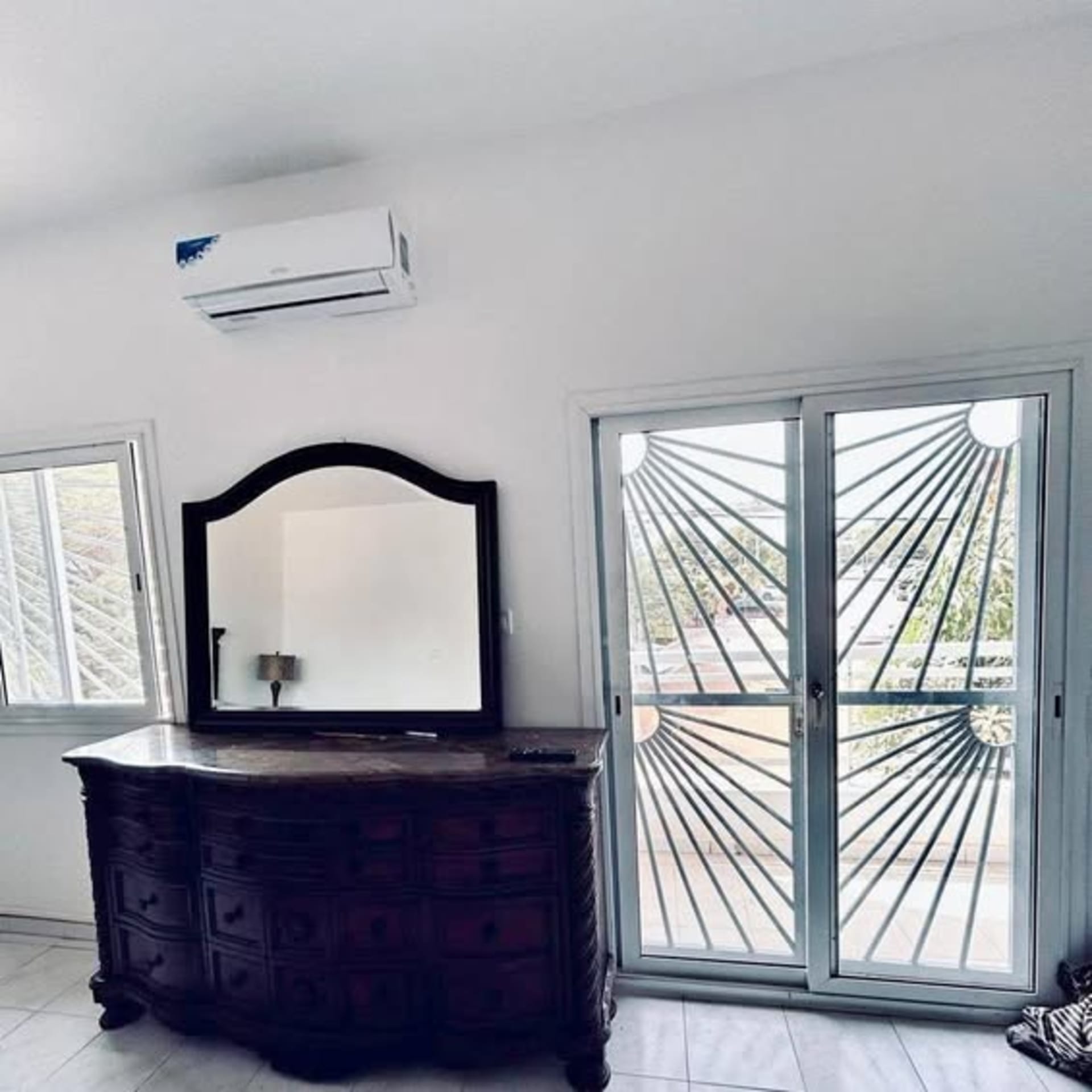 À Vendre : Maison R+2 aux Almadies – 535m², à 170m de la mer

Spacieuse maison R+2 de 535m², située