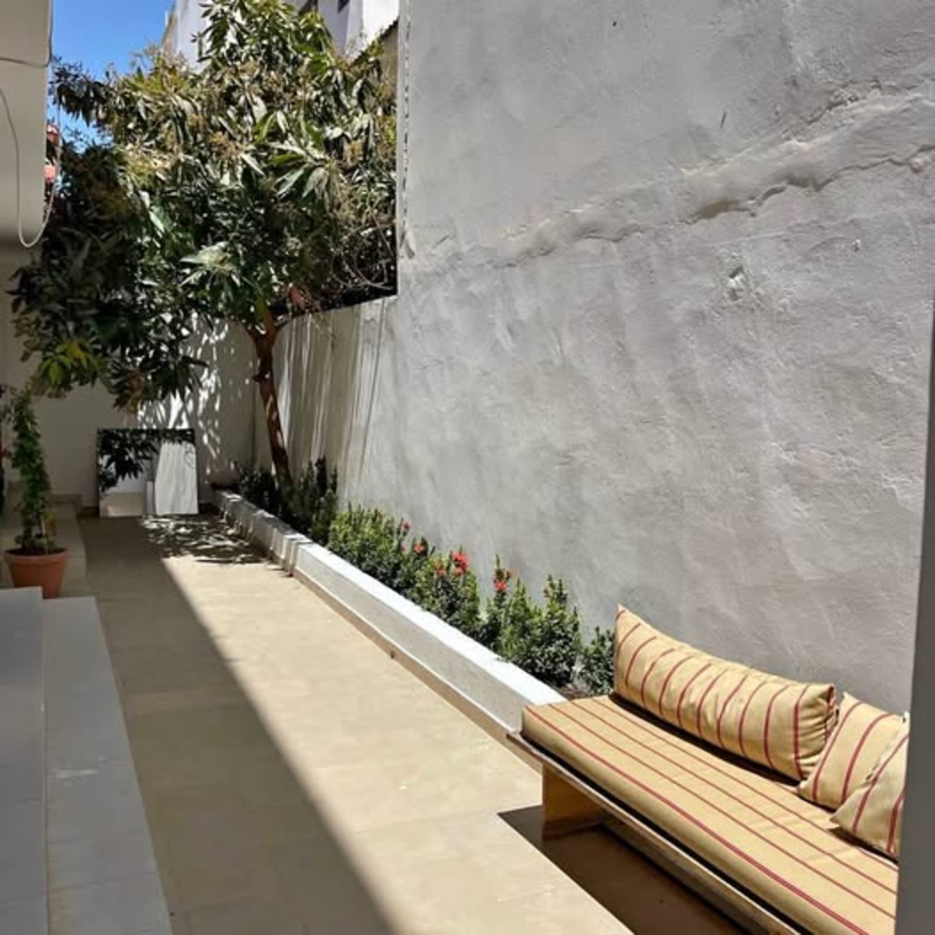LOCATION APPARTEMENT RDC NGOR MEUBLÉ