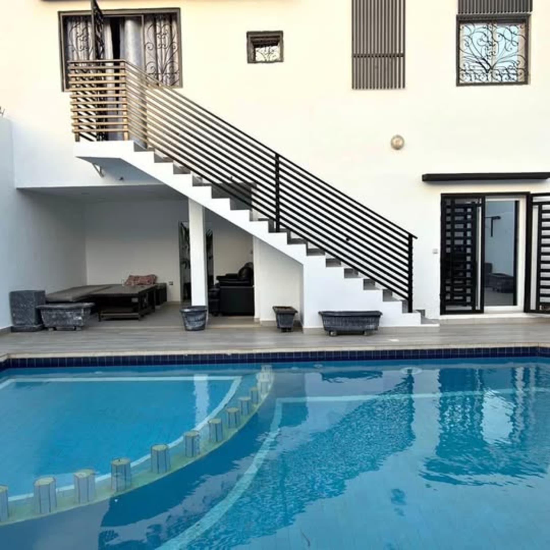 Villa avec piscine de trois chambres à saly par nuitée