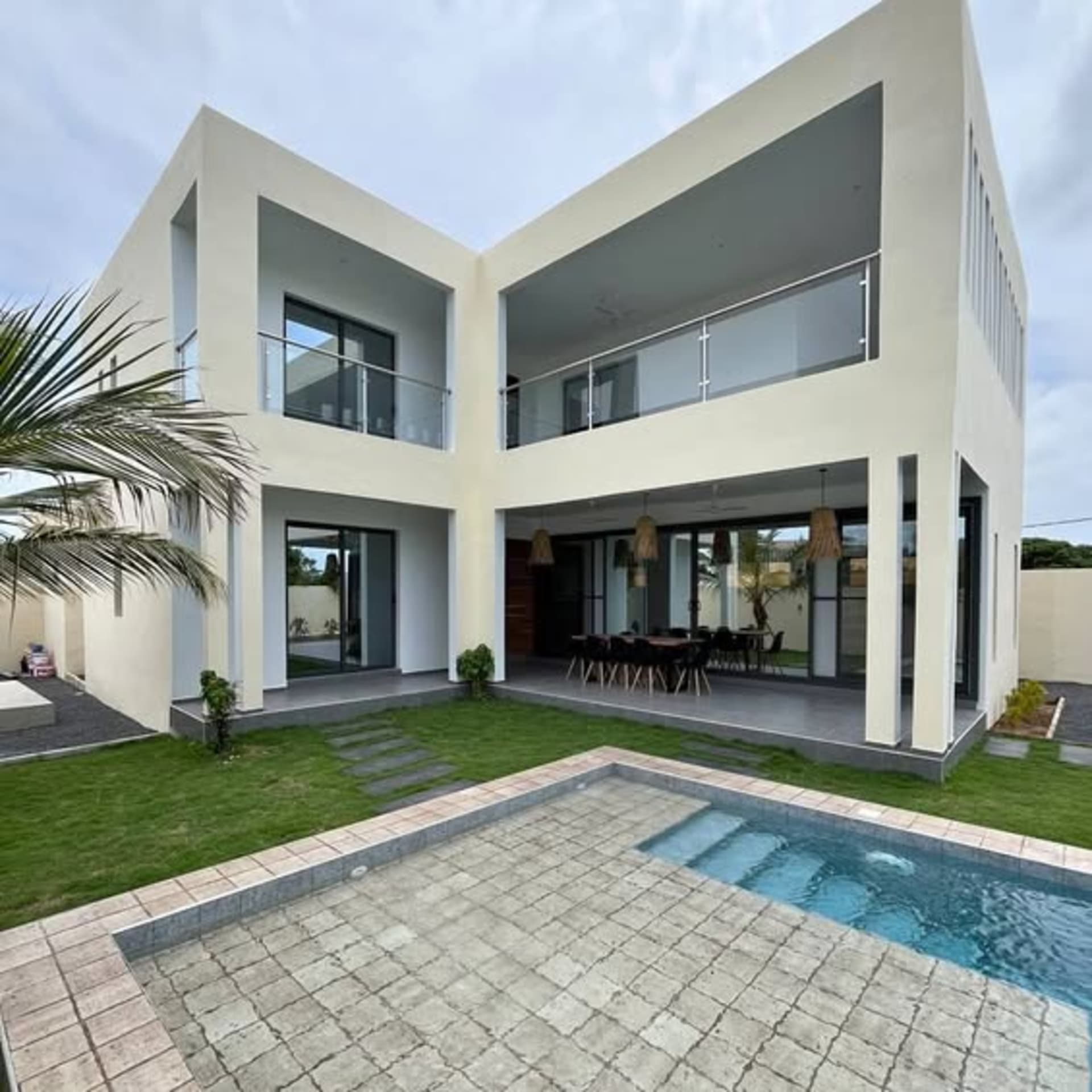 Villa duplex meublé  avec piscine a vendre a Ngaparou Dakar Senegal🇸🇳