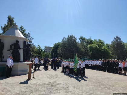 Торжественное мероприятие в честь Дня пограничных войск проходит в Пскове