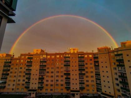 ФОТОФАКТ: В Пскове ливни закончились яркой радугой