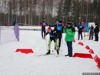 Полицейские Великих Лук выиграли лыжную гонку и служебное двоеборье