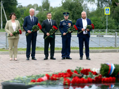 Память погибших в боях десантников почтили в Пскове в День ВДВ