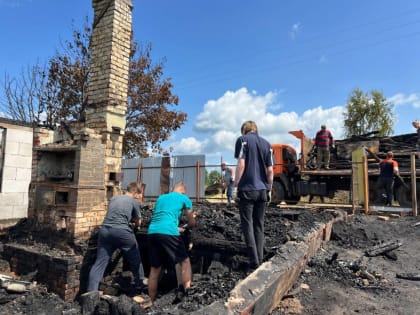 Волонтеры разобрали завалы в сгоревшем великолукском зооприюте