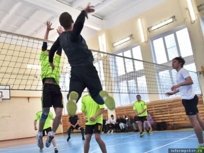 В Пыталово прошёл новогодний турнир по волейболу