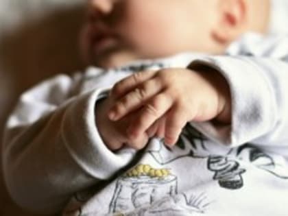 Младенца весом 800 грамм спасли в Псковской области