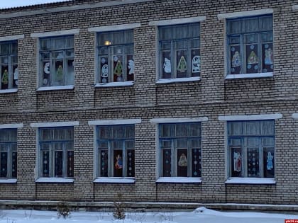 Псковская школа №17 участвует в конкурсе на лучшее новогоднее оформление фасадов