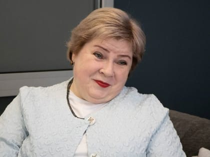 "В своей школе я уже 43 года, уйти и поменять профессию не хотелось никогда", - директор школы №1  Елена Воробьева