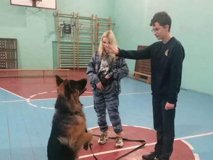 Себежские школьники попробовали себя в роли кинолога