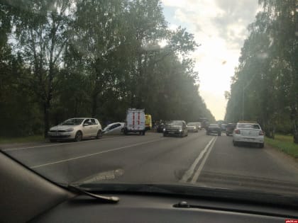 Два человека пострадали в тройном ДТП у деревни Уграда