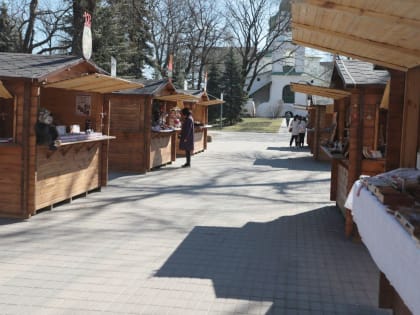 Пасхальная ярмарка открылась в Пскове. ФОТО