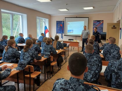 Курсанты-первокурсники проходят обучение на учебной базе в Псковском районе