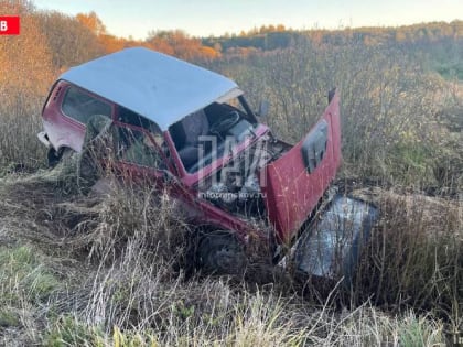 Два человека пострадали в результате съезда автомобиля в кювет