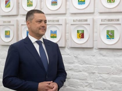 Михаил Ведерников вручил медикам Псковской области региональные награды (ФОТО)