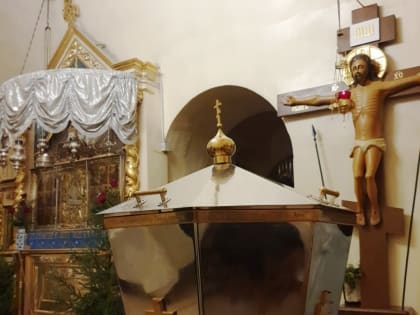 ФОТОФАКТ В Успенском храме Псково-Печерского монастыря установили купель