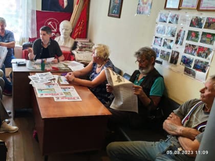 5 августа в Стругах-Красных состоялось собрание райкома КПРФ и раздача партийных газет «Псковский Рубеж»
