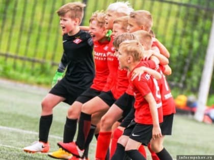 Футбольные клубы «Юниор» и «Спартак Юниор» в Пскове набирают детей и подростков