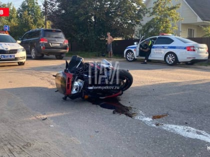 Мотоциклист госпитализирован в результате столкновения с автомобилем в Великих Луках