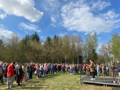 Команды областного Собрания и Молодёжного парламента приняли участие в городском субботнике