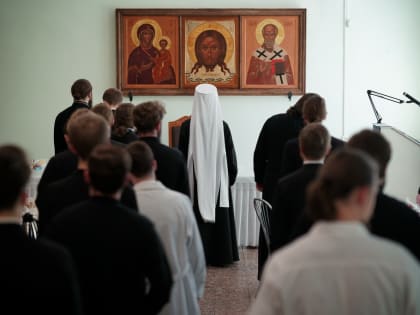 Митрополит Арсений поздравил студентов Псково-Печерской семинарии с праздником Светлого Христова Воскресения