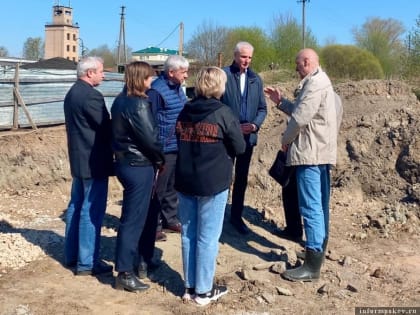 Стройплощадки в Плюсском районе посетил Александр Котов