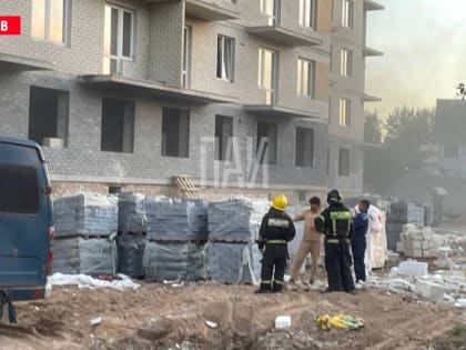 Пожарные ликвидировали возгорание стройматериалов в Пскове  
