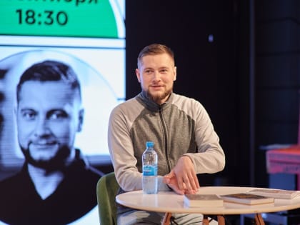 Своим взглядом на творчество Толстого поделился с псковичами писатель Булат Ханов