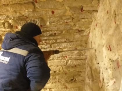 Реставраторы определили возраст древних подклетов Лазаревской церкви Псково-Печерского монастыря