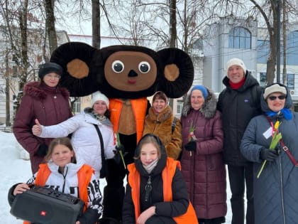 В Международный женский день Псков присоединился к всероссийской акции «Вам, любимые!»